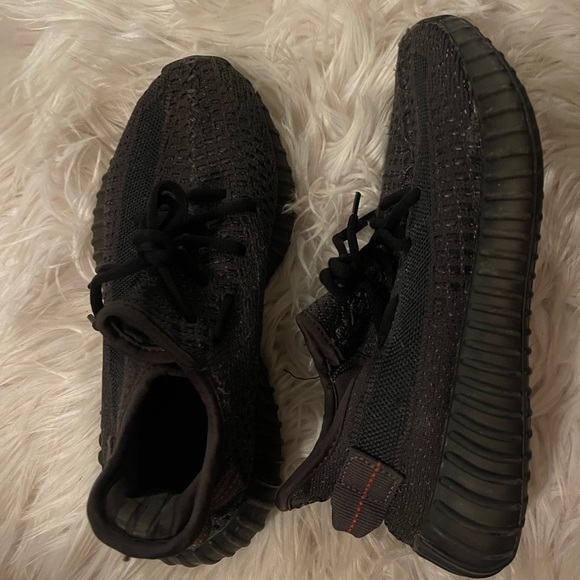 adidas Yeezy Boost 350 V2 - Picture 2 of 9